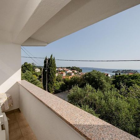 Apartments Mladenka In Banjol المظهر الخارجي الصورة