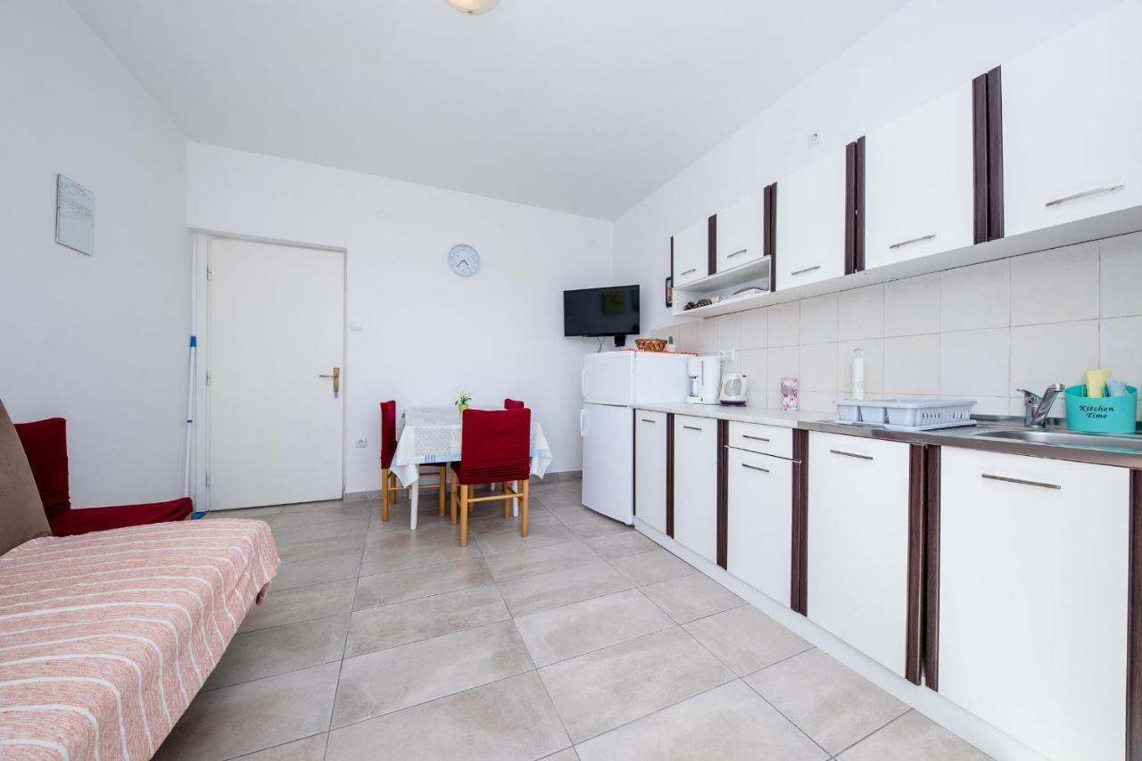 Apartments Mladenka In Banjol المظهر الخارجي الصورة
