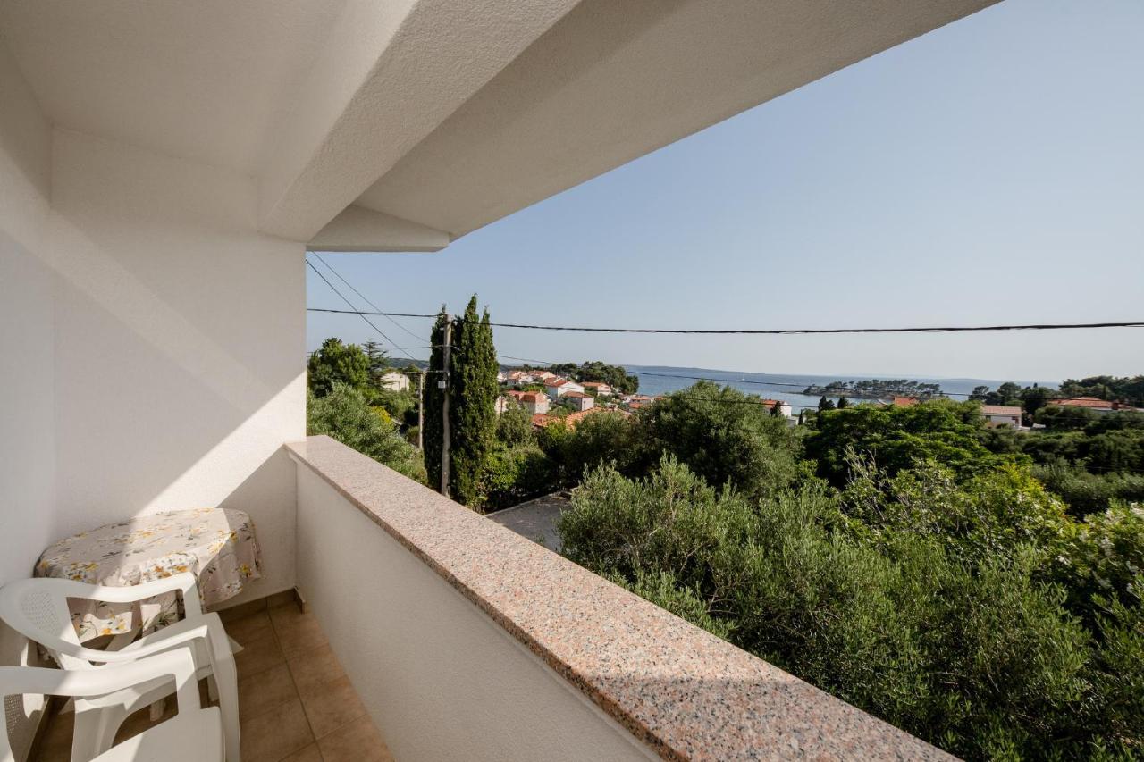 Apartments Mladenka In Banjol المظهر الخارجي الصورة