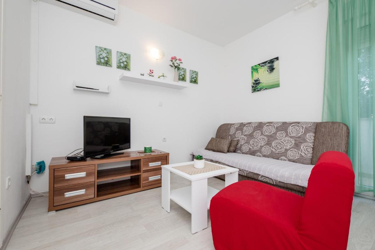 Apartments Mladenka In Banjol المظهر الخارجي الصورة