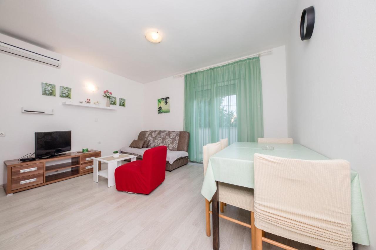 Apartments Mladenka In Banjol المظهر الخارجي الصورة
