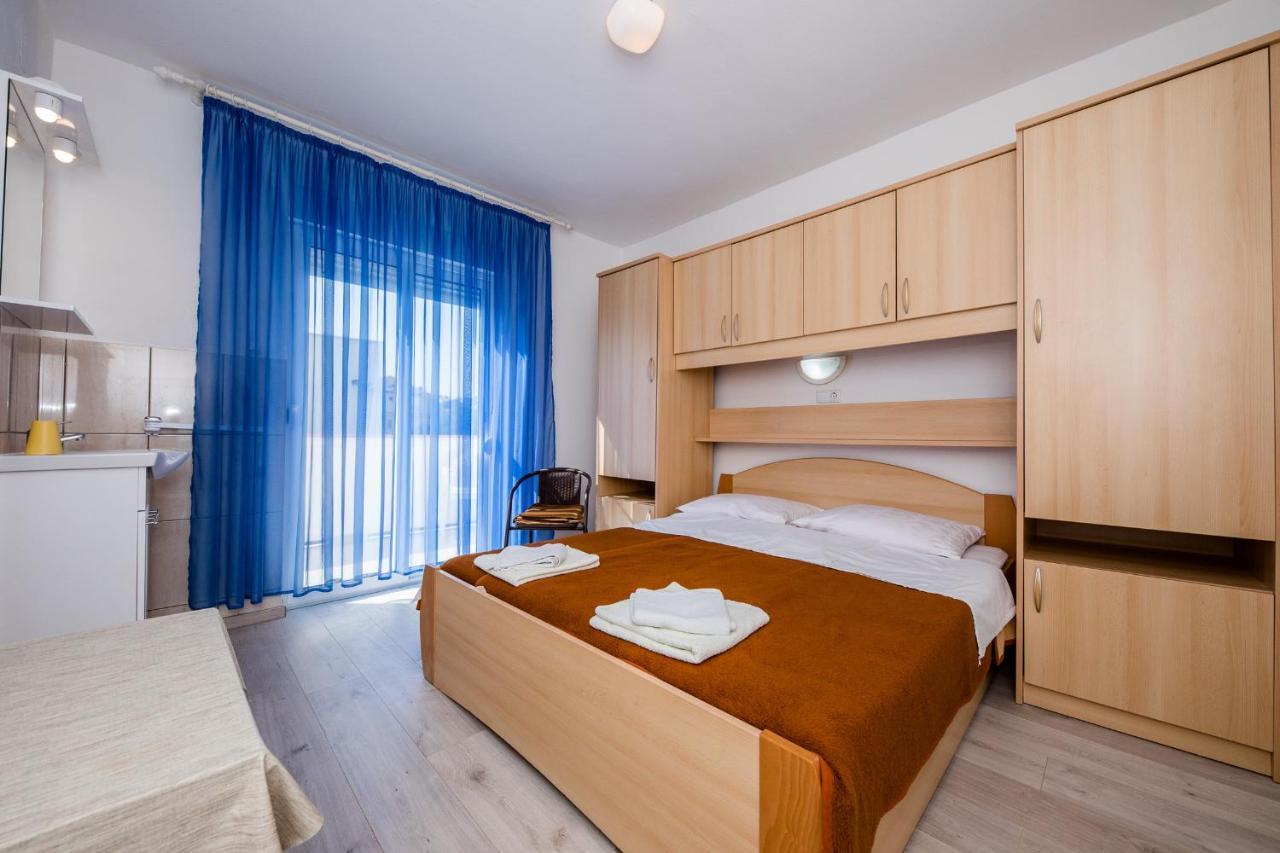 Apartments Mladenka In Banjol المظهر الخارجي الصورة