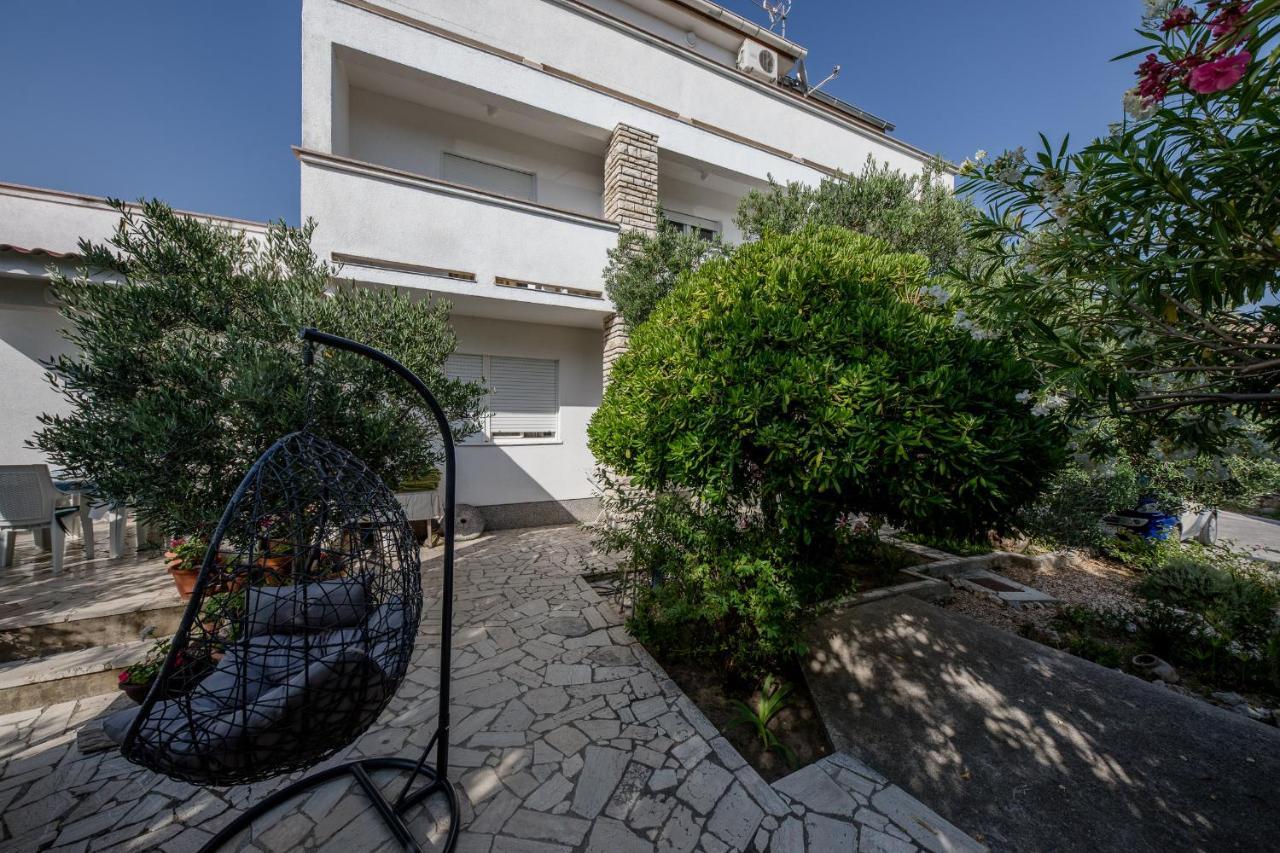 Apartments Mladenka In Banjol المظهر الخارجي الصورة