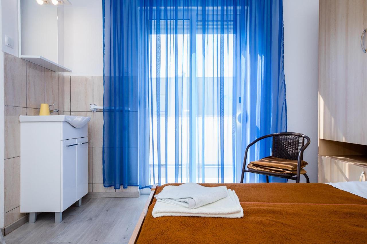 Apartments Mladenka In Banjol المظهر الخارجي الصورة