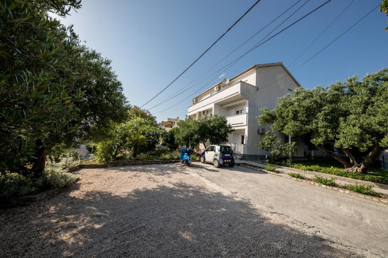 Apartments Mladenka In Banjol المظهر الخارجي الصورة