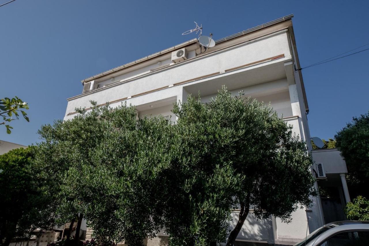 Apartments Mladenka In Banjol المظهر الخارجي الصورة