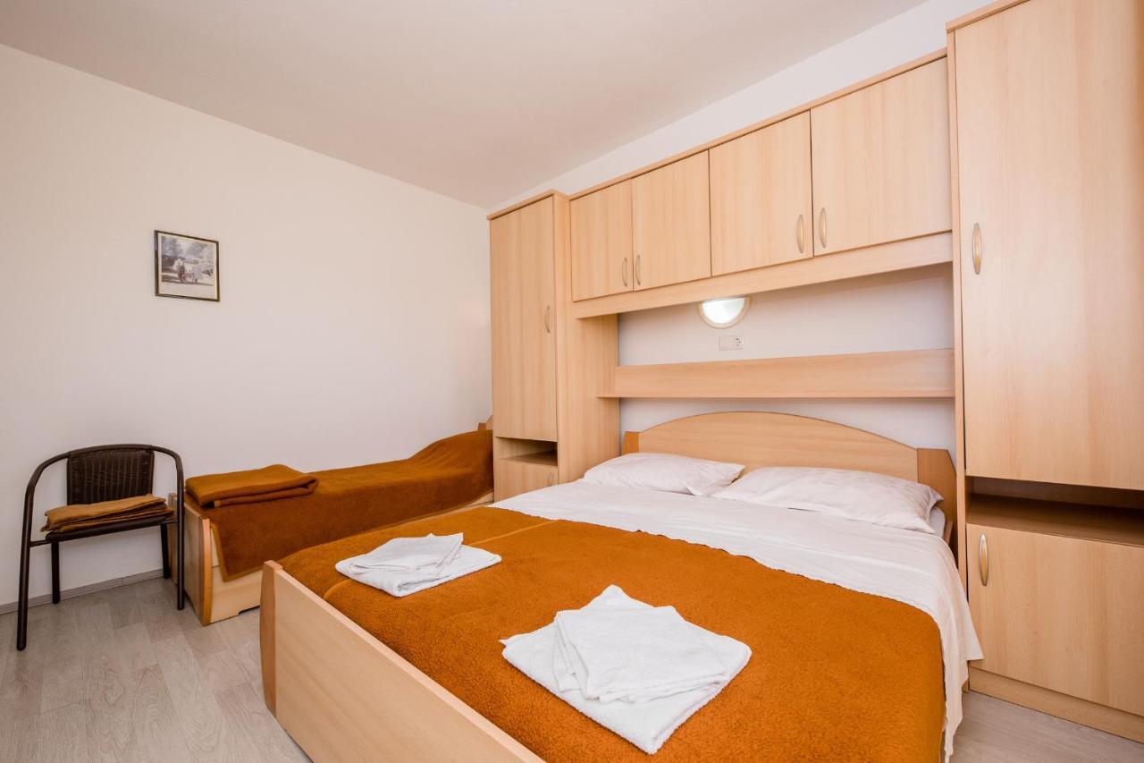 Apartments Mladenka In Banjol المظهر الخارجي الصورة