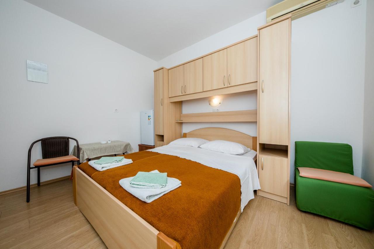 Apartments Mladenka In Banjol المظهر الخارجي الصورة