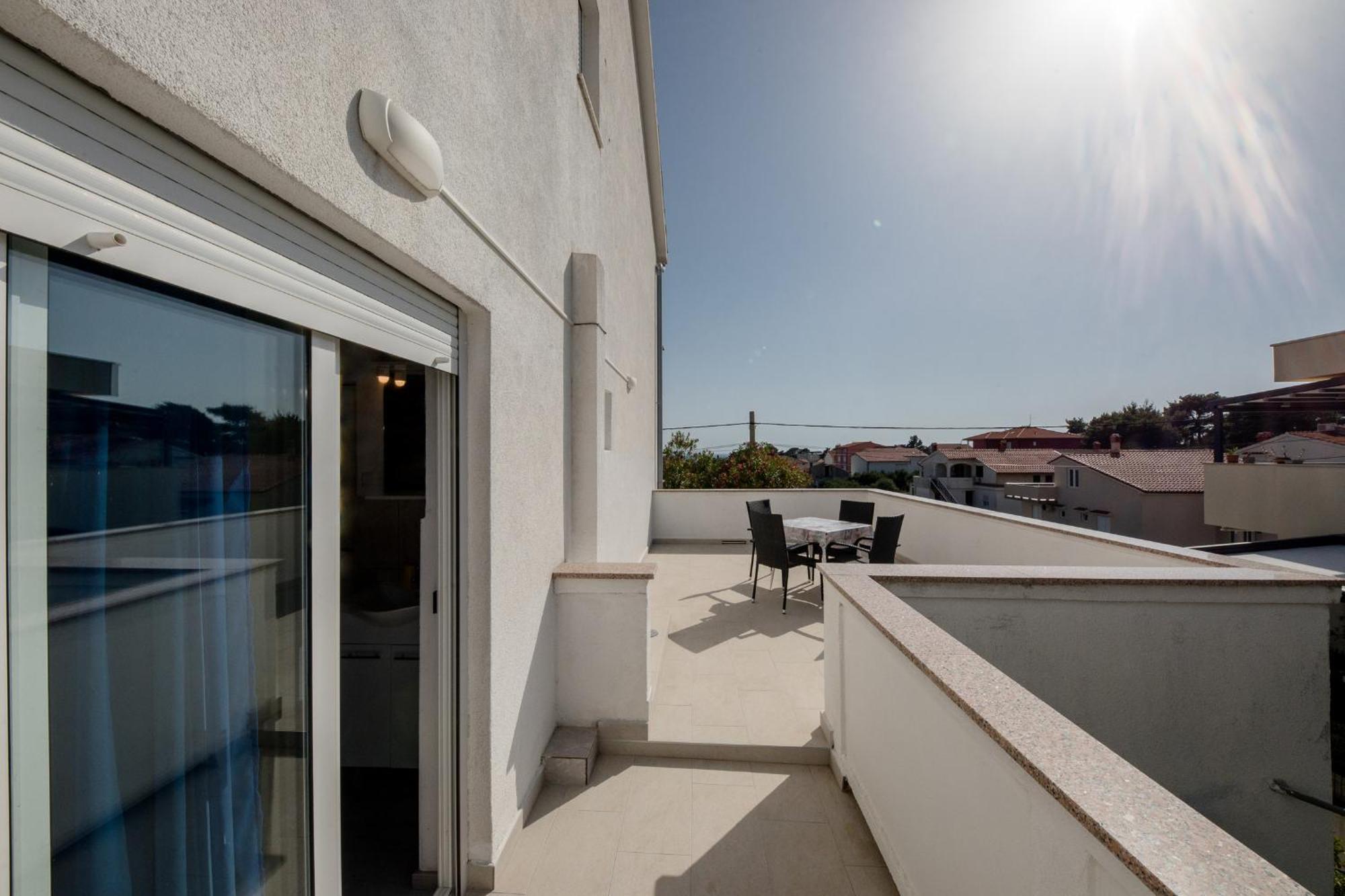 Apartments Mladenka In Banjol الغرفة الصورة